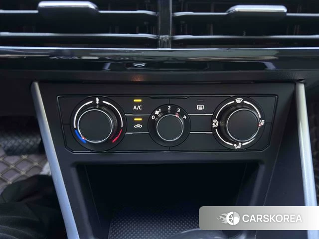 Volkswagen Polo 2023 Белый из Китая