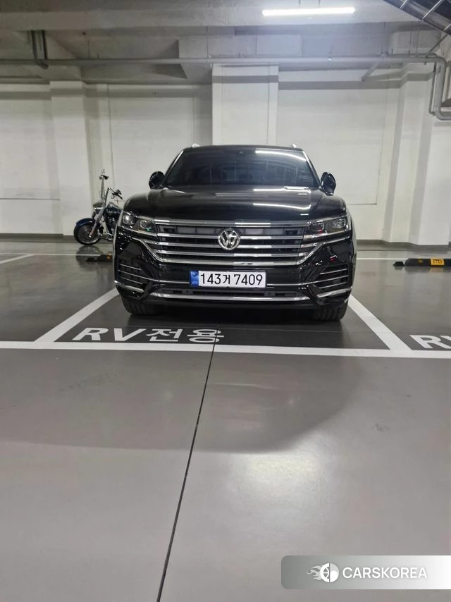 Volkswagen Touareg 3rd generation 2020 Черный из Кореи