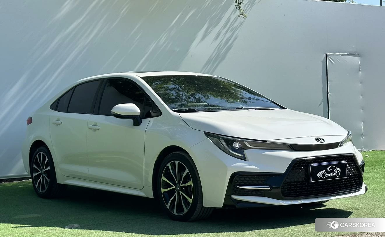 Toyota Lei Ling 2021 Белый из Китая