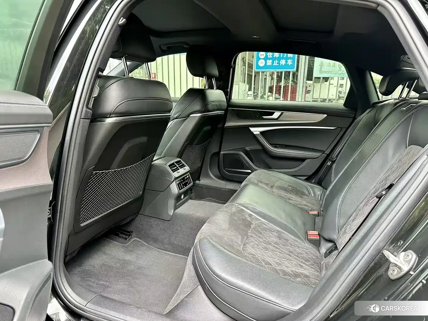 Audi A6L 2022 Черный из Китая