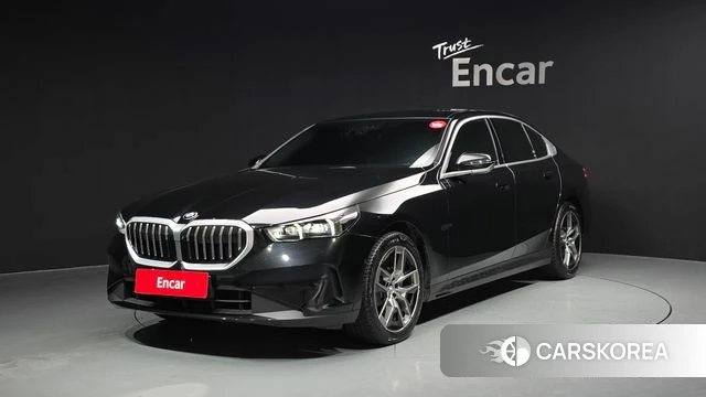 BMW 5 Series (G60) 2023 Черный из Кореи