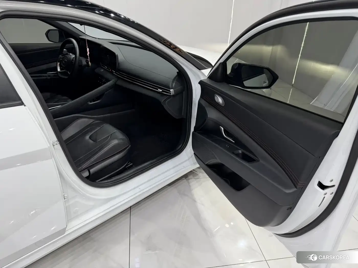 Hyundai Elantra 2023 Белый из Китая