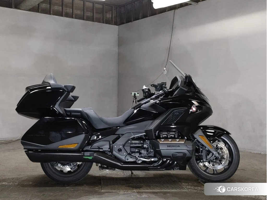Проданный Honda GL1800 TOUR 2023 из Японии