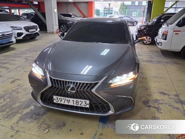 Lexus ES300h 7th generation 2023 Серый из Кореи