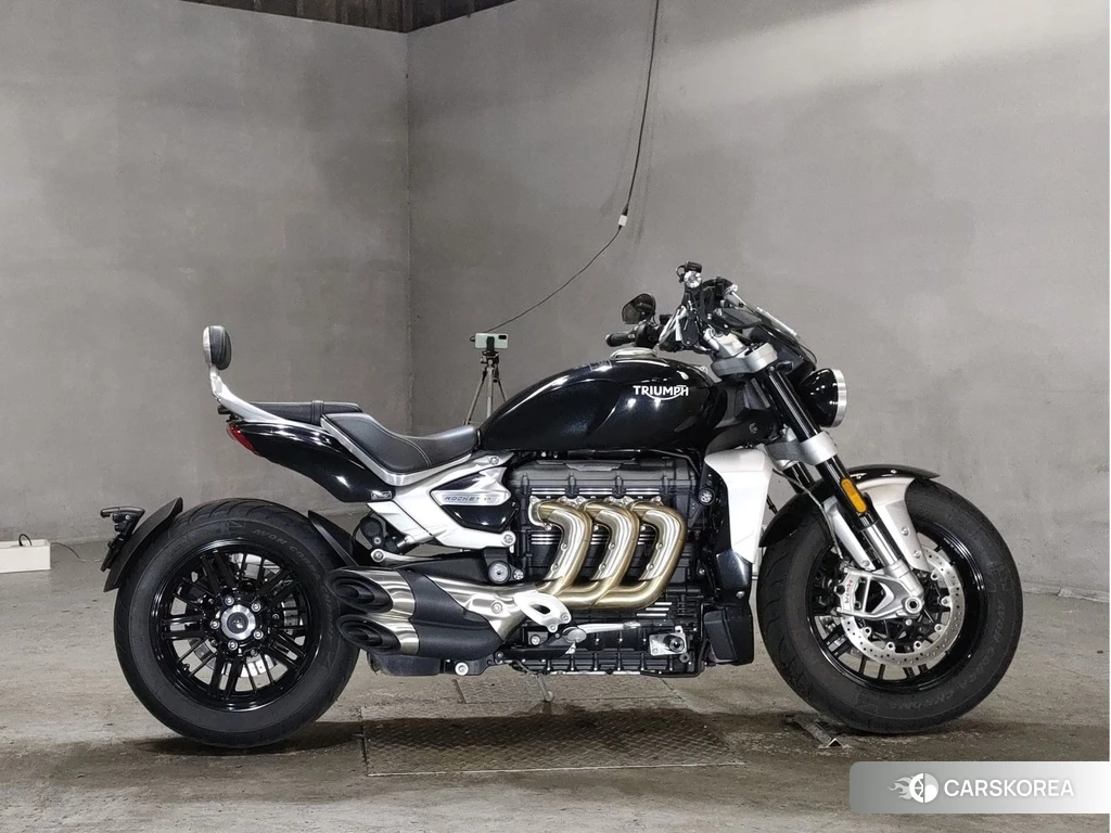 Проданный Triumph ROCKET 3 R 2021 из Японии