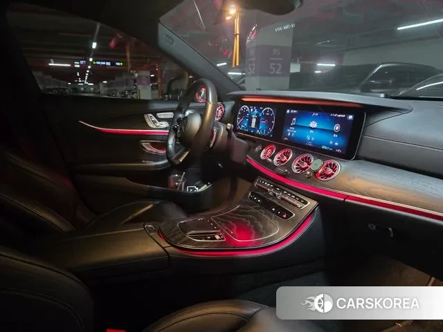 Mercedes-Benz E-Class W213 2021 Белый из Кореи