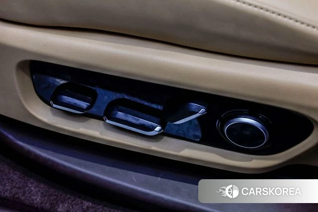 AITO Ask the world M8 2025 Черный из Китая