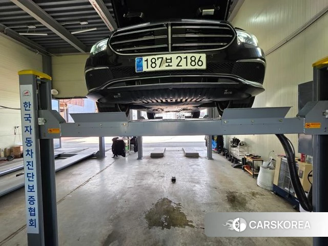 Mercedes-Benz E-Class W213 2023 Черный из Кореи