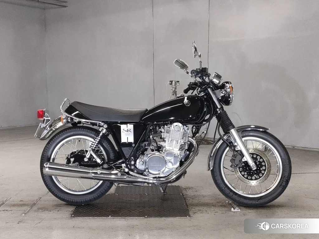 Проданный Yamaha SR 400 2020 из Японии