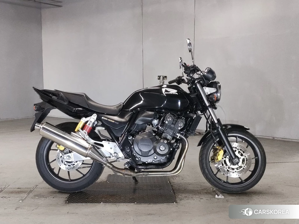 Проданный Honda CB400SF 2017 из Японии