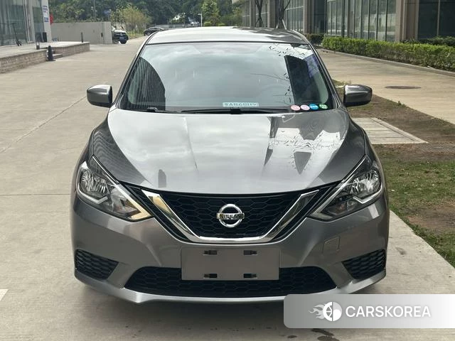 Nissan Xuan Yi 2023 Темно-серый из Китая