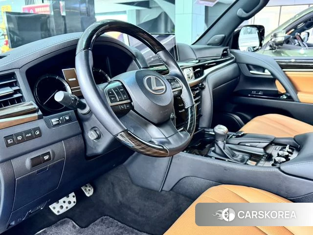 Lexus LX 2024 Серебристо-серый из Китая