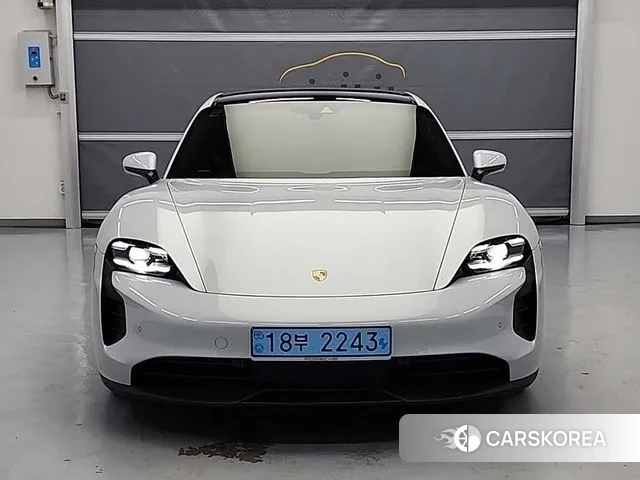 Porsche Taycan 2023 Серебристо-серый из Кореи