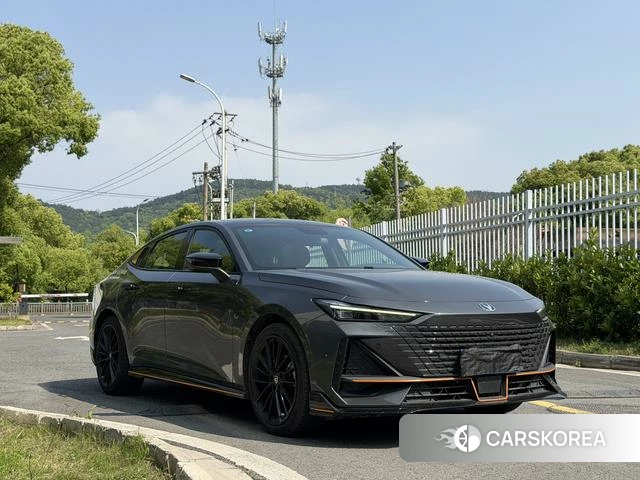 Chang'an UNI-V 2022 Темно-серый из Китая