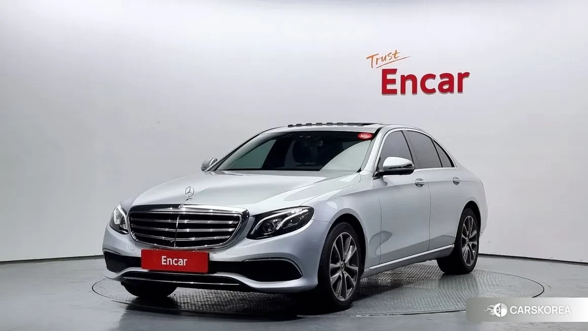 Mercedes-Benz E-Class W213 2018 Серебряный из Кореи