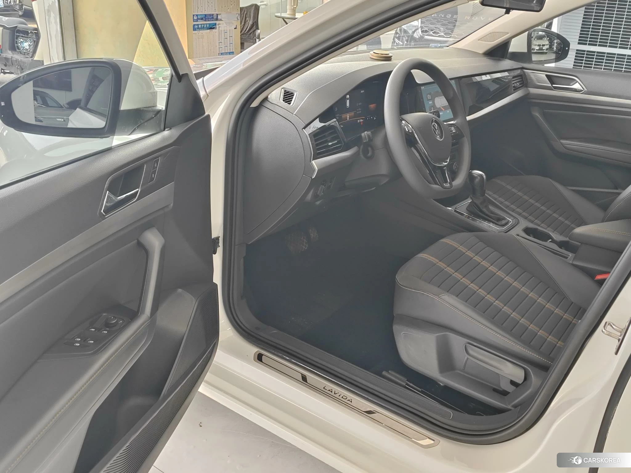 Volkswagen Lavida 2021 Белый из Китая