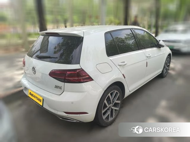 Volkswagen Golf 2018 Белый из Китая