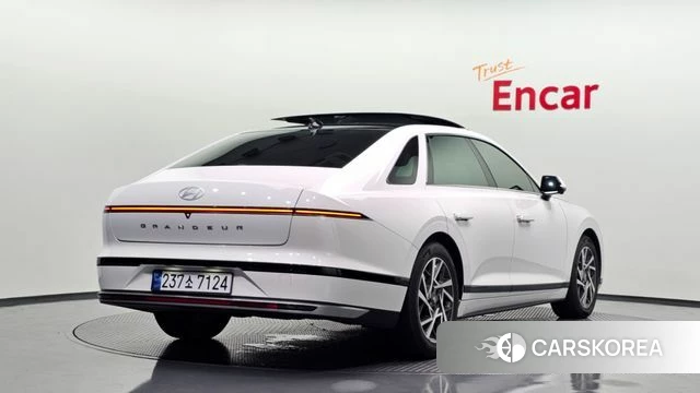 Hyundai Grandeur Hybrid (GN7) 2023 Белый из Кореи