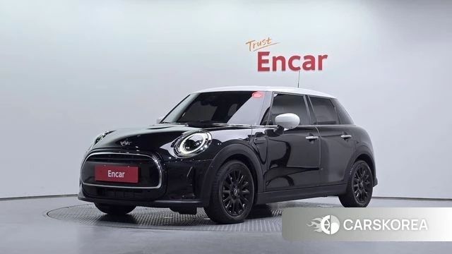 Mini Cooper 2024 Черный из Кореи