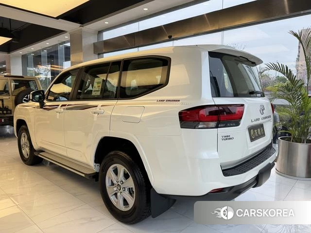 Toyota Land Cruiser (imported) 2024 Белый из Китая