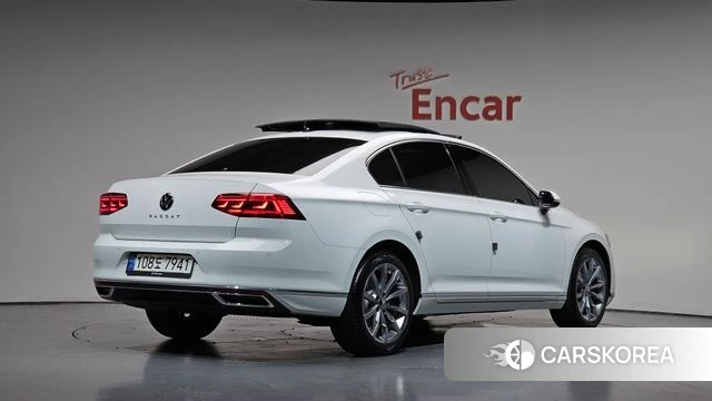Volkswagen Passat GT (B8) 2022 Белый из Кореи