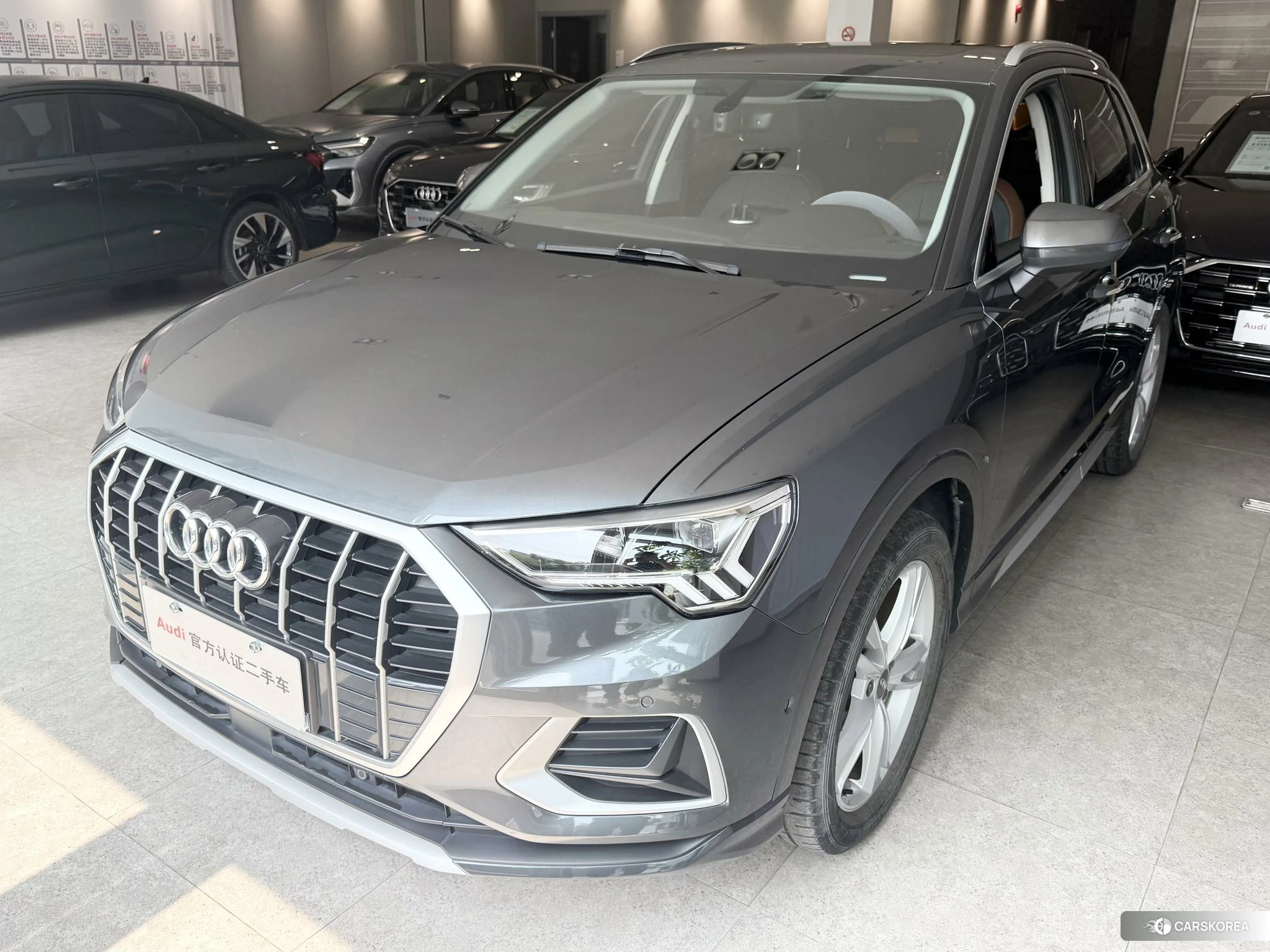 Audi Q3 2020 Темно-серый из Китая