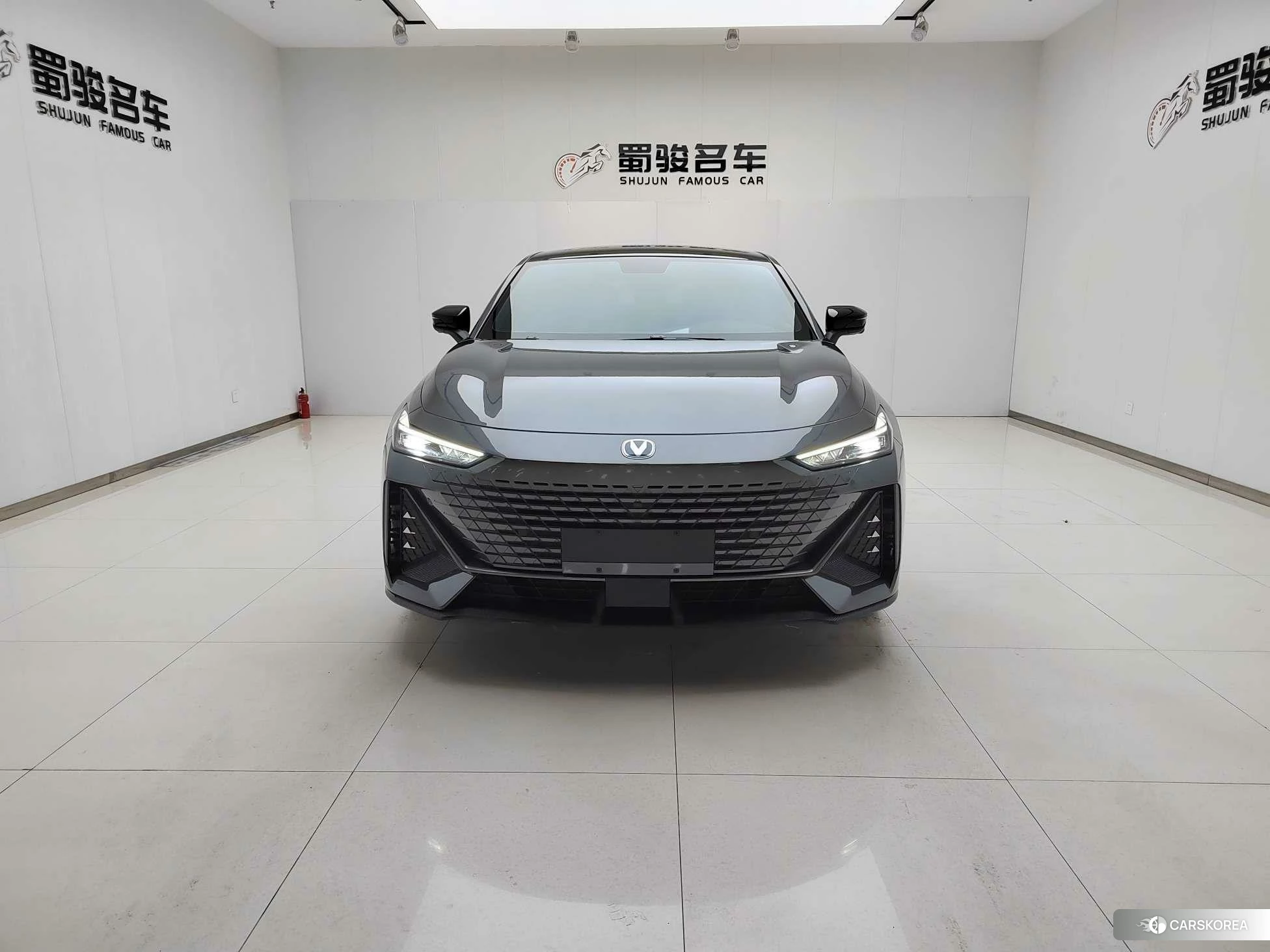 Chang'an UNI-V 2022 Темно-серый из Китая