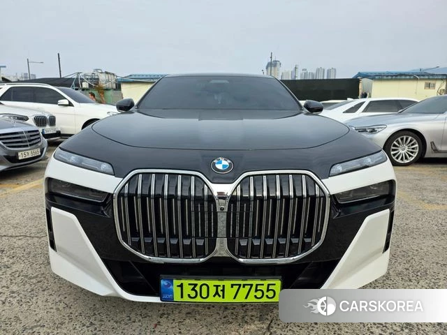 BMW 7 Series (G70) 2023 Белый из Кореи