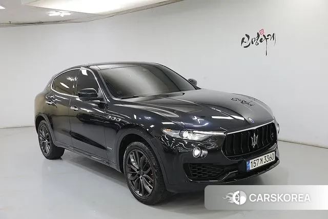 Maserati Levante 2018 Черный из Кореи