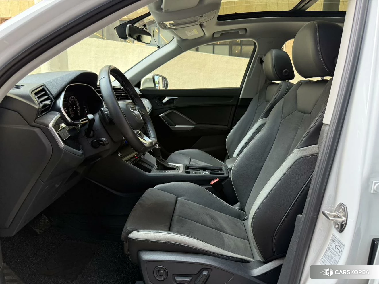 Audi Q3 2021 Белый из Китая