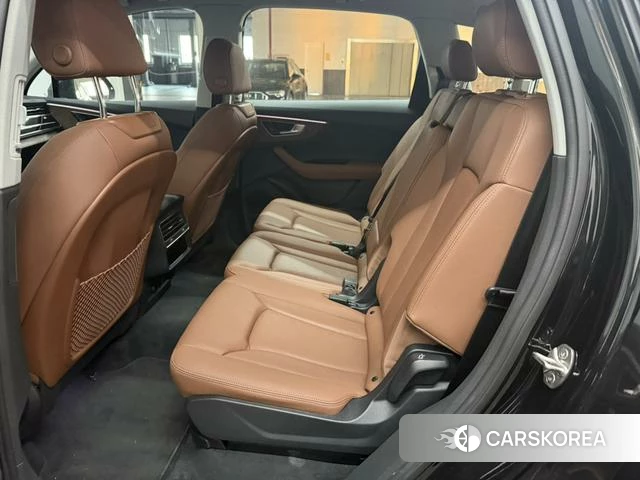 Audi Q7 2025 Черный из Китая