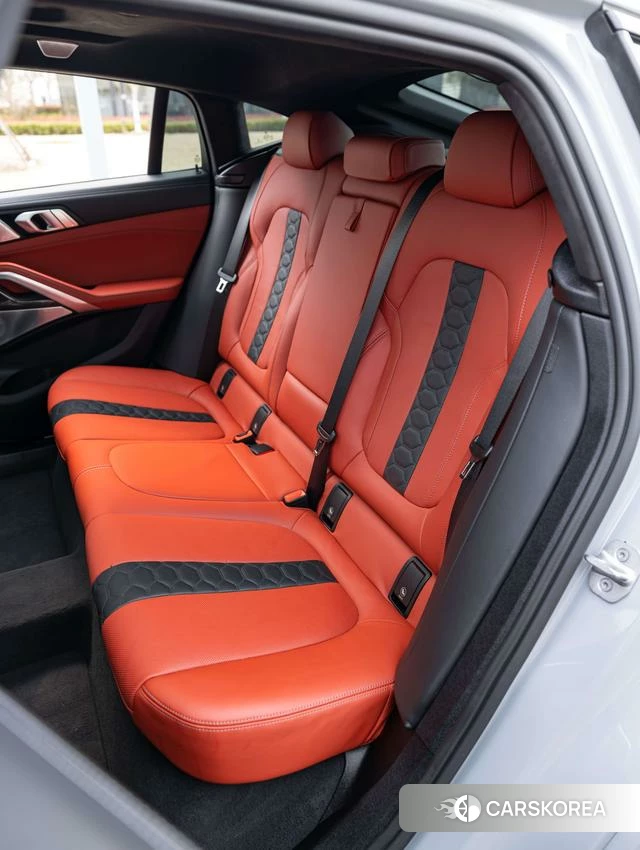 BMW X6 M 2023 Серебристо-серый из Китая