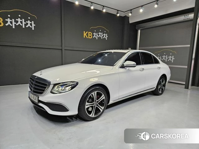 Mercedes-Benz E-Class W213 2018 Белый из Кореи