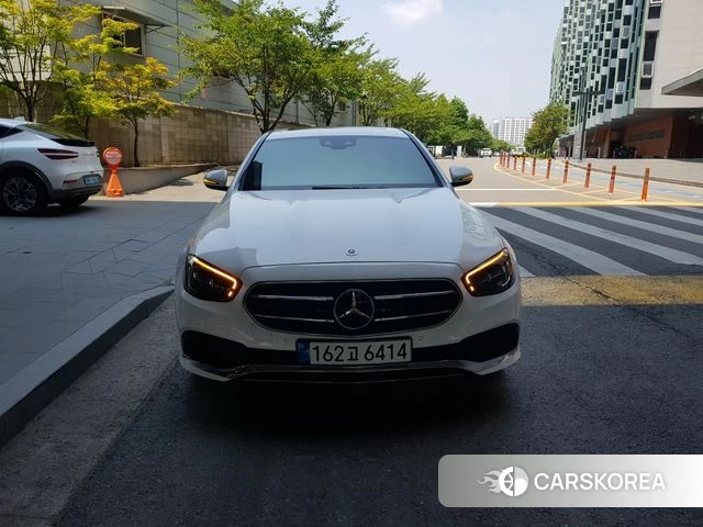 Mercedes-Benz E-Class W213 2021 Белый из Кореи