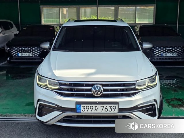 Volkswagen Tiguan Allspace 2023 Белый из Кореи
