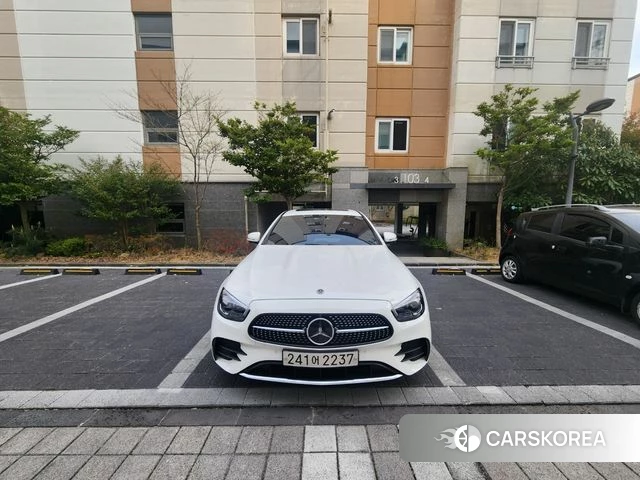 Mercedes-Benz E-Class W213 2022 Белый из Кореи