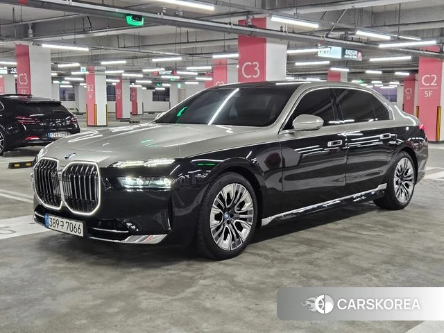 BMW 7 Series (G70) 2023 Черный из Кореи