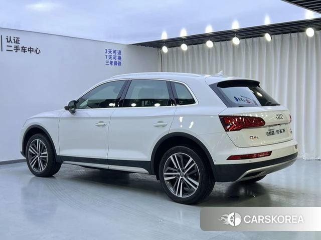 Audi Q5L 2021 Белый из Китая