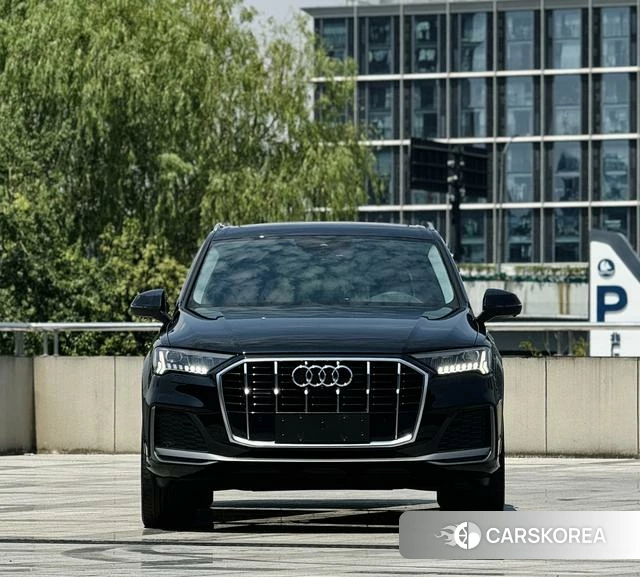 Audi Q7 2021 Черный из Китая