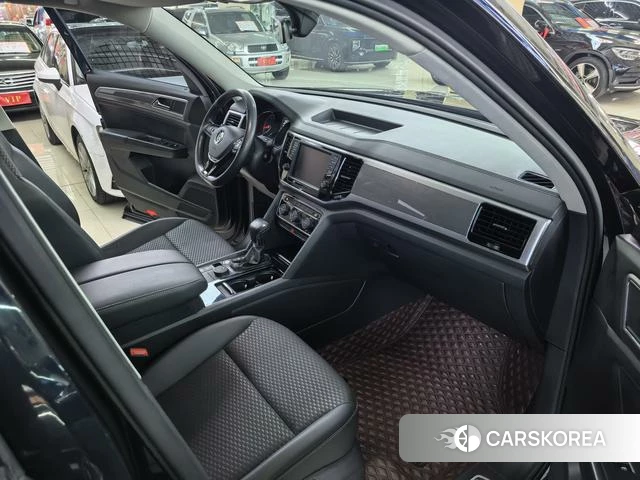 Volkswagen Tourang 2018 Черный из Китая