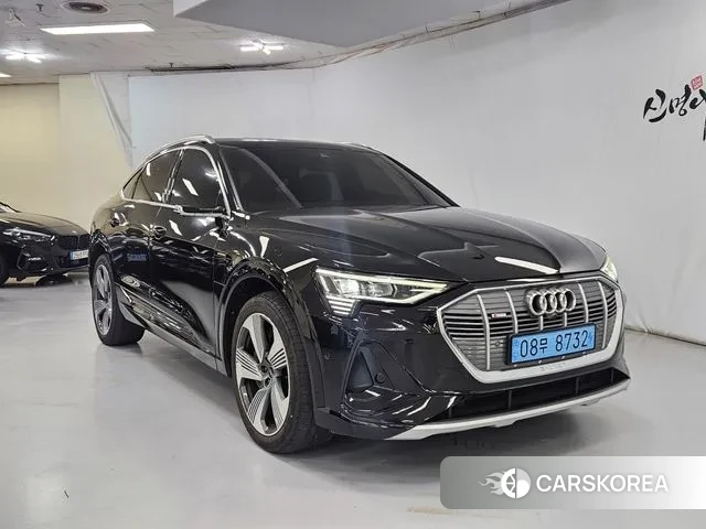 Audi e-Tron 2023 Черный из Кореи