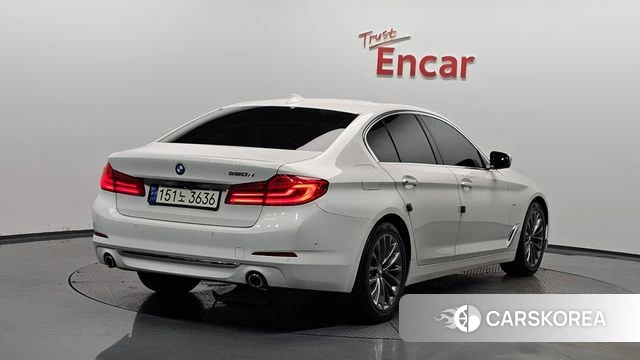 BMW 5 Series (G30) 2018 Белый из Кореи