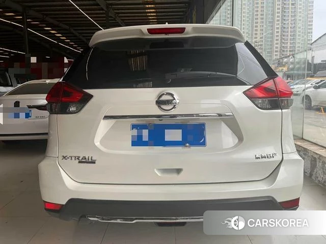 Nissan Qijun 2023 Белый из Китая