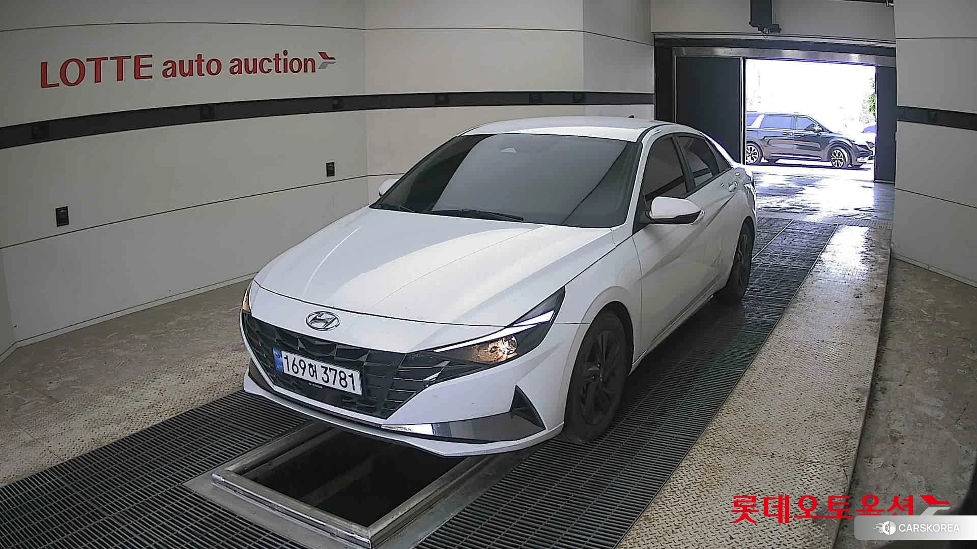 Hyundai Avante 2023 Polar White из Кореи
