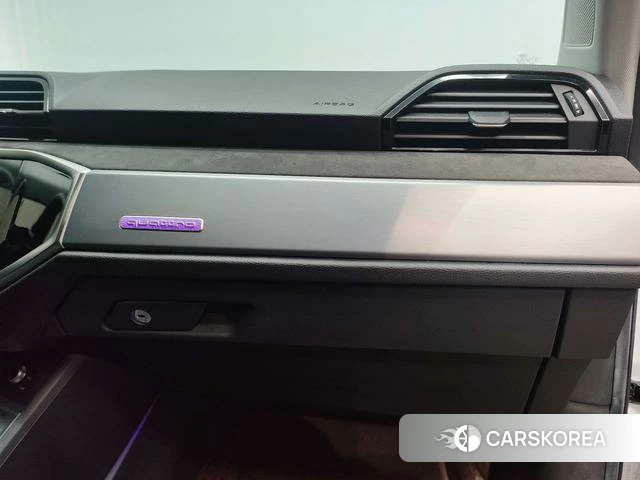 Audi Q3 2021 Белый из Китая
