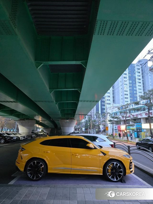 Lamborghini Urus 2019 Желтый из Кореи