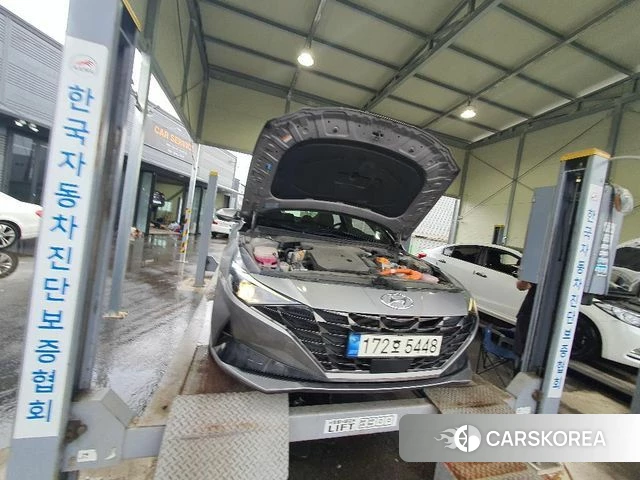 Hyundai Avante Hybrid (CN7) 2022 Серебристо-серый из Кореи