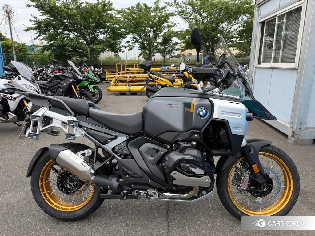 Проданный BMW R1300GS ADVENTURE 2025 из Японии