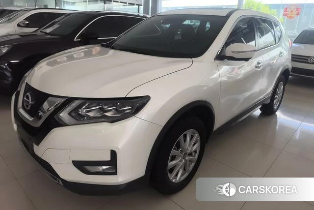 Nissan Qijun 2021 Белый из Китая