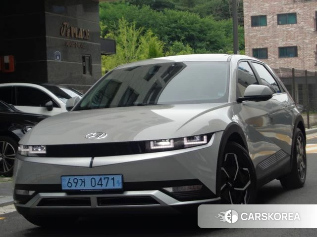 Hyundai Ionic 5 2022 Серебристо-серый из Кореи